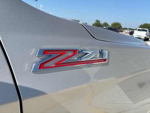 Used 2023 Chevrolet Tahoe Z71 w/ Luxury Package AWD/4WD image 12
