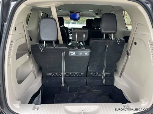 Used 2021 Chrysler Pacifica Touring-L image 26