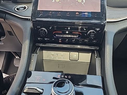 Used 2025 Jeep Grand Cherokee Limited w/ Black Appearance Package image 14