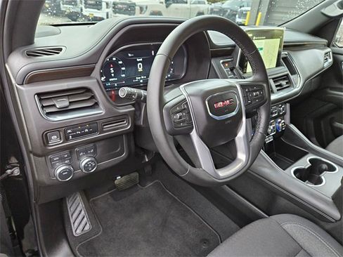 Used 2024 GMC Yukon SLE image 16