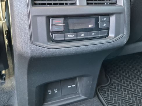 Used 2023 Volkswagen Atlas SE AWD/4WD image 9
