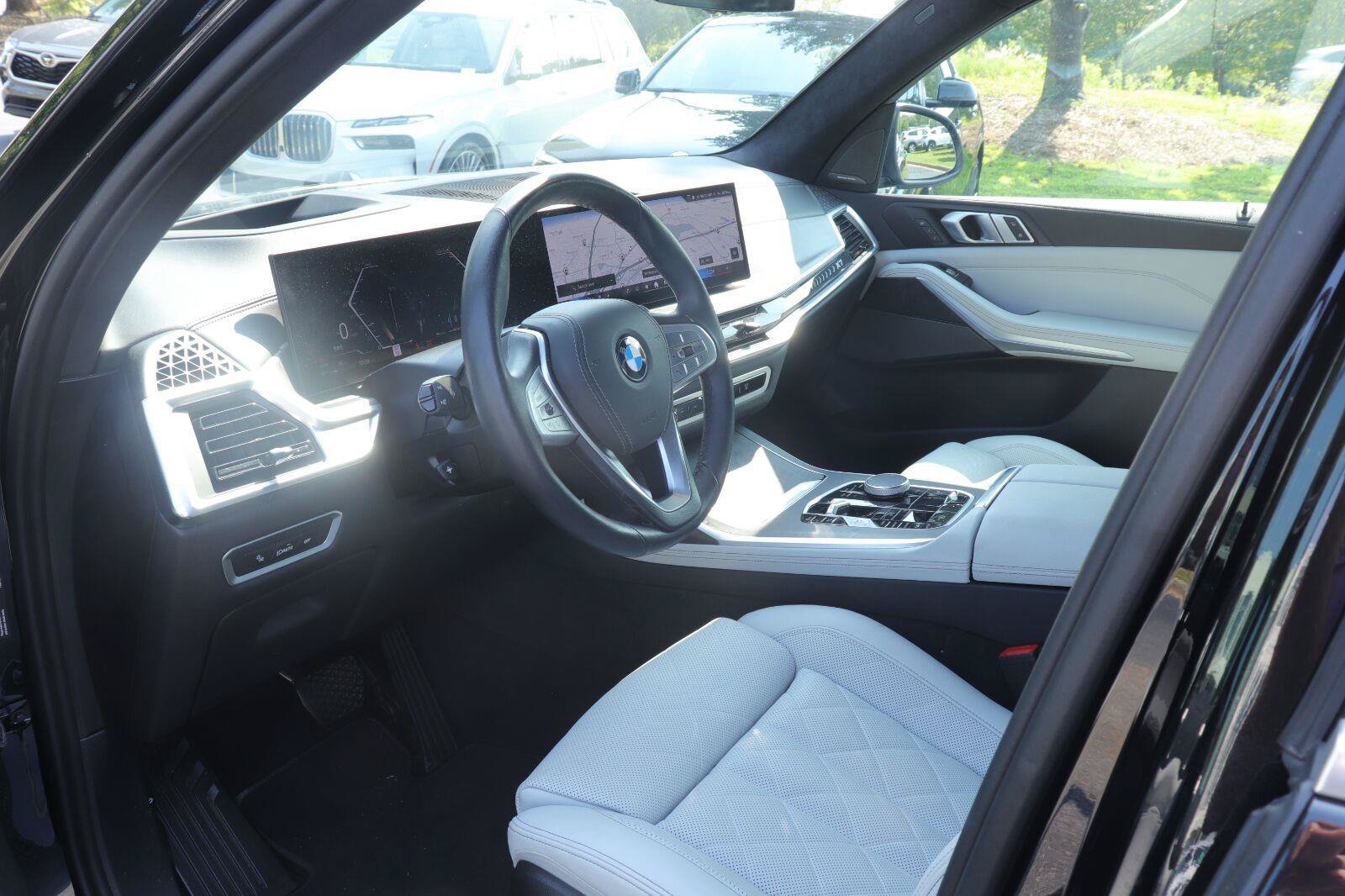 Used 2024 BMW X7 xDrive40i w/ Premium Package AWD/4WD image 7