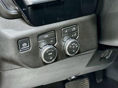Used 2026 GMC Sierra 1500 SLT AWD/4WD image 10