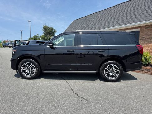Used 2025 Ford Expedition Active AWD/4WD image 14