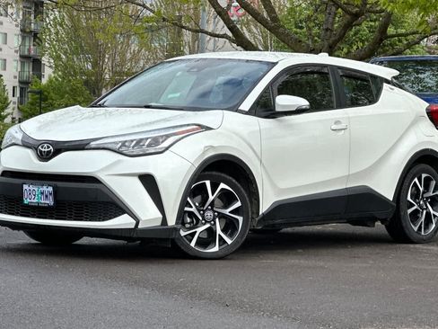 Used 2021 Toyota C-HR XLE FWD image 1