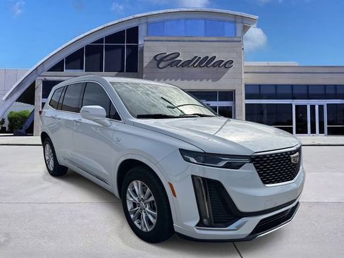 Used 2024 Cadillac XT6 Luxury FWD image 3
