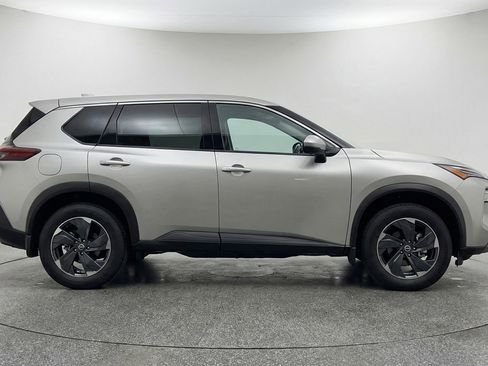 Used 2025 Nissan Rogue SV AWD/4WD image 11