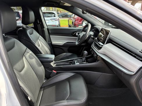 Used 2025 Jeep Compass Limited image 32