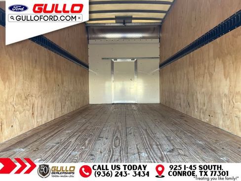 Used 2022 Chevrolet Express 3500 w/ Driver Convenience Package RWD image 9