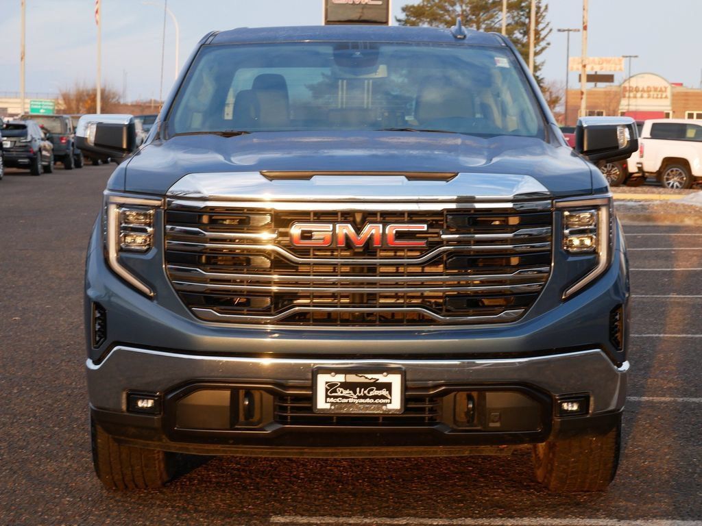 Used 2024 GMC Sierra 1500 SLT w/ SLT Premium Package AWD/4WD image 4