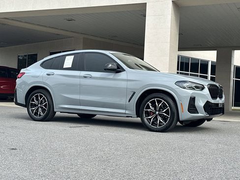 Used 2024 BMW X4 M40i w/ Premium Package image 9