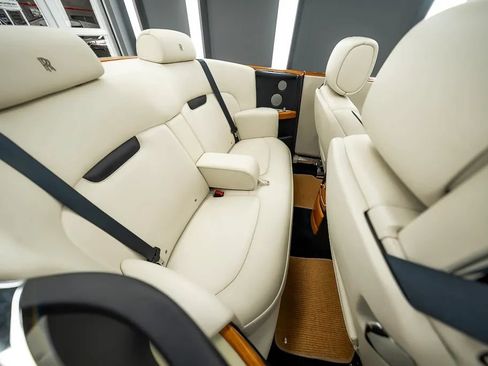 Used 2010 Rolls-Royce Phantom Drophead Coupe RWD image 32