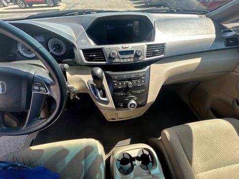 Used 2012 Honda Odyssey EX image 10