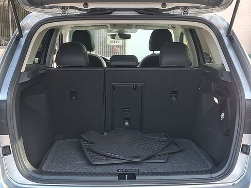 Certified 2025 Volkswagen Taos SE w/ Panoramic Sunroof Package image 30