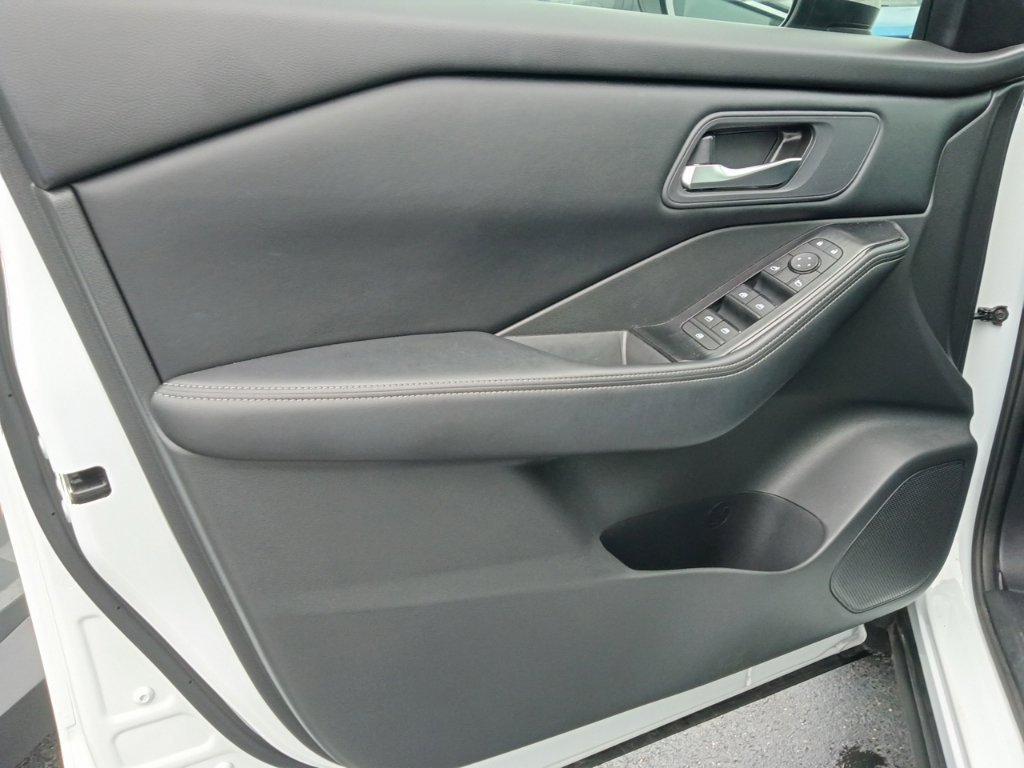 Used 2026 Nissan Rogue SV FWD image 14