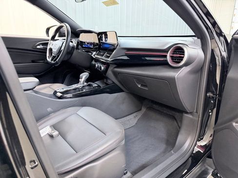 Used 2025 Chevrolet Trax RS w/ Driver Confidence Package FWD image 31