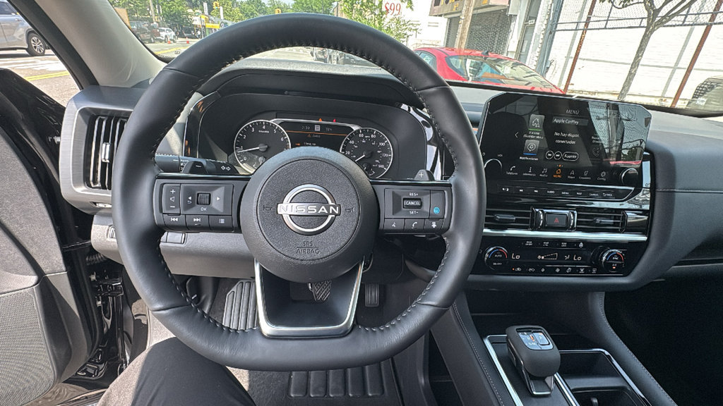 Used 2025 Nissan Pathfinder SL AWD/4WD image 14