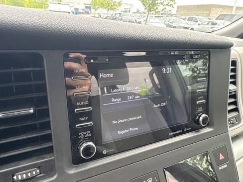 Used 2019 Toyota Sienna LE FWD image 23