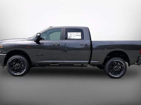 New 2026 RAM 2500 Laramie AWD/4WD image 9