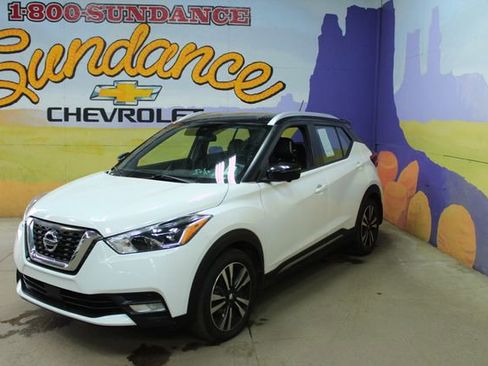 Used 2020 Nissan Kicks SR w/ SR Premium Package image 2