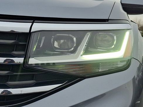 Used 2022 Volkswagen Atlas Cross Sport SE image 10