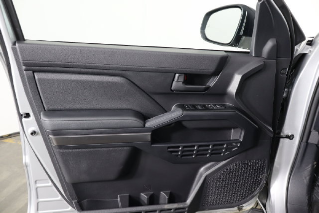 Used 2025 Toyota 4Runner SR5 AWD/4WD image 19