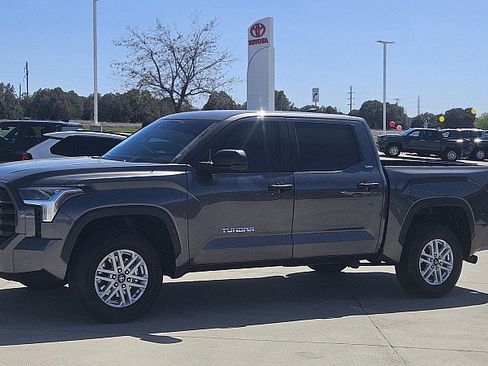 Used 2025 Toyota Tundra SR5 AWD/4WD image 23
