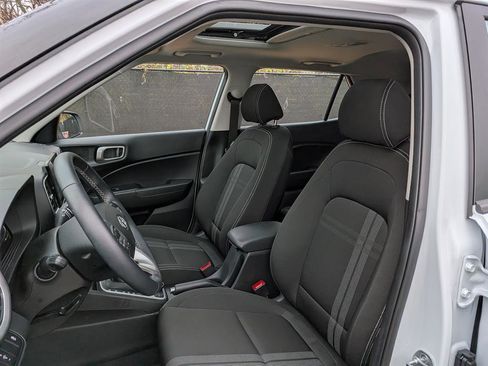 Certified 2024 Hyundai Venue SEL image 22