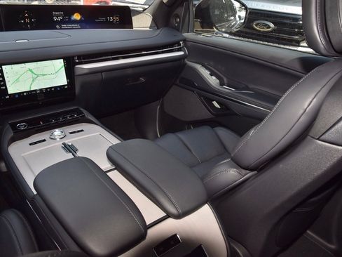 New 2025 Lincoln Navigator Reserve w/ Jet Appearance Package image 18