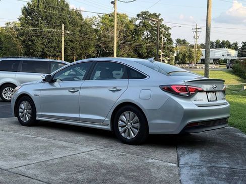 Used 2017 Hyundai Sonata SE FWD image 4