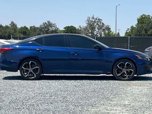 Used 2023 Nissan Altima 2.5 SR FWD image 9