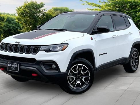 Used 2025 Jeep Compass Trailhawk AWD/4WD image 1