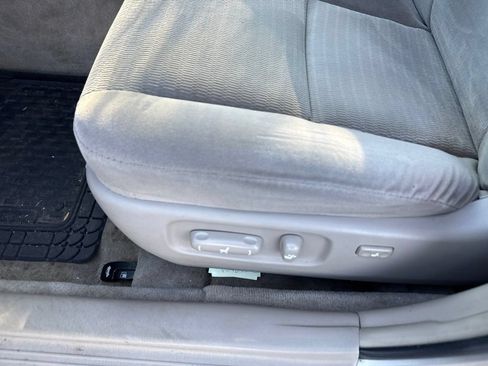 Used 2005 Toyota Camry LE FWD image 11