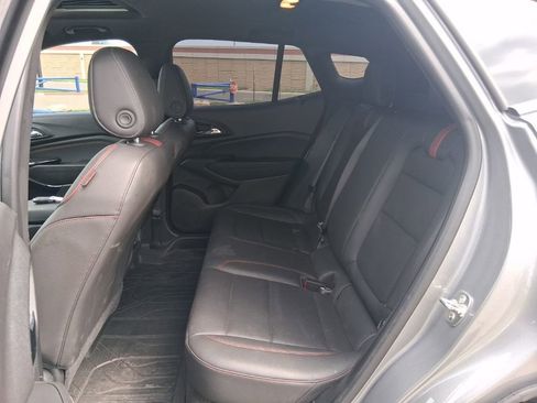 Used 2025 Chevrolet Trax RS w/ Sunroof Package FWD image 17