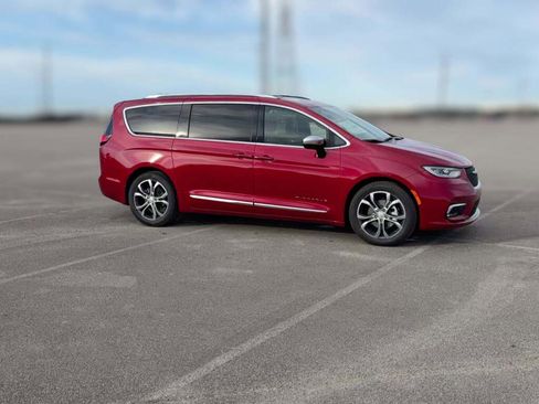 New 2026 Chrysler Pacifica Pinnacle image 15