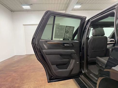 Used 2025 Chevrolet Tahoe High Country AWD/4WD image 46