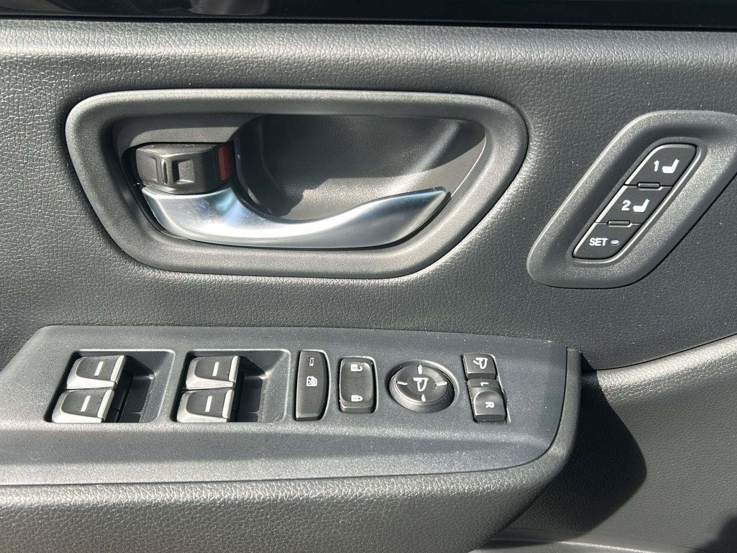 Used 2025 Honda Pilot TrailSport image 9