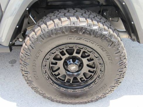 Used 2021 Jeep Gladiator Willys AWD/4WD image 13