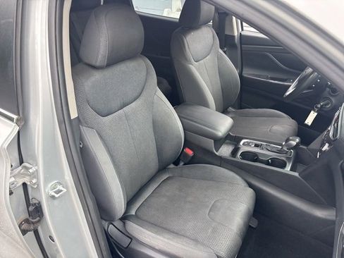 Used 2019 Hyundai Santa Fe SE image 9