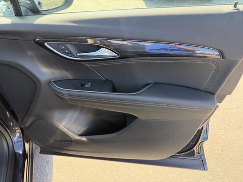 Used 2022 Buick Envision Preferred image 21