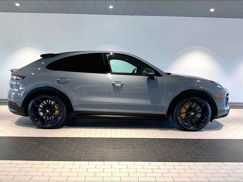 Used 2022 Porsche Cayenne Turbo GT AWD/4WD image 11