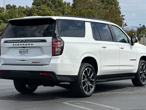 Used 2024 Chevrolet Suburban RST w/ Luxury Package AWD/4WD image 4