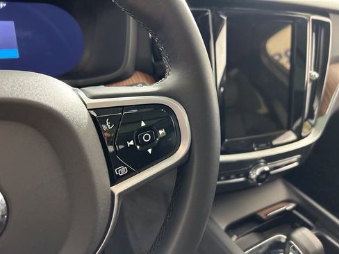 Used 2025 Volvo V60 B5 Cross Country Plus image 15