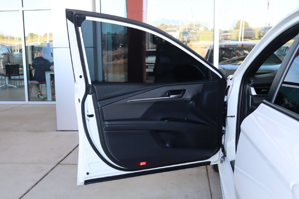 Used 2025 Toyota Camry SE FWD image 12