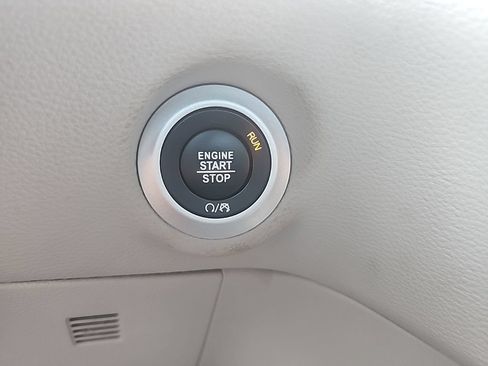Used 2022 Chrysler Pacifica Touring-L w/ Uconnect Theater Family Group FWD image 29