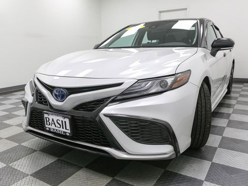 Used 2022 Toyota Camry XSE image 4