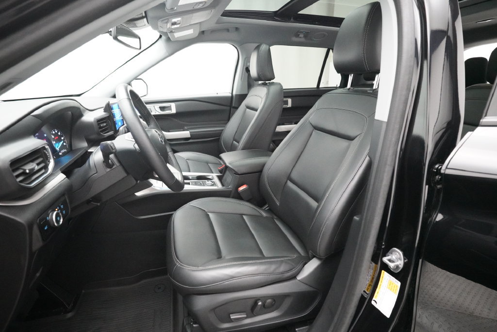 Used 2024 Ford Explorer XLT w/ Equipment Group 202A AWD/4WD image 7