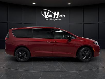 New 2026 Chrysler Pacifica Select