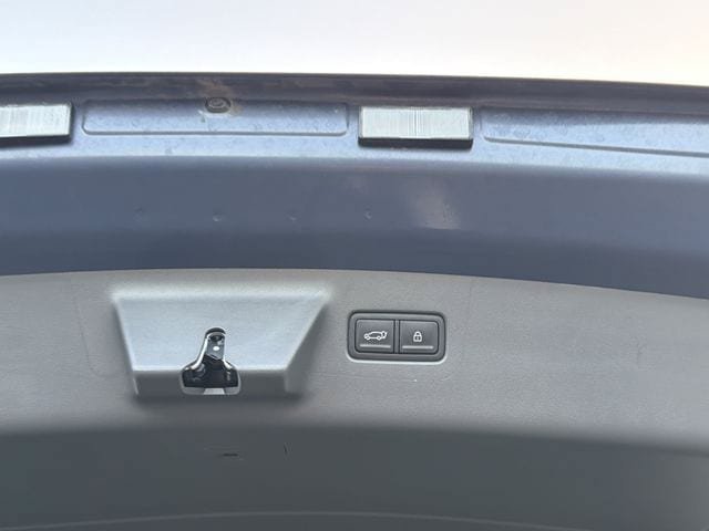 Used 2025 Hyundai Santa Fe SEL FWD image 16
