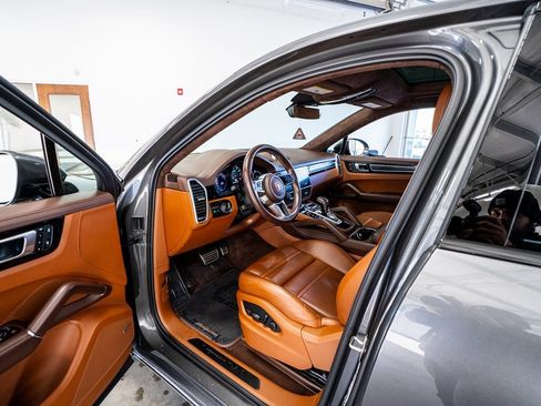 Used 2023 Porsche Cayenne GTS image 33